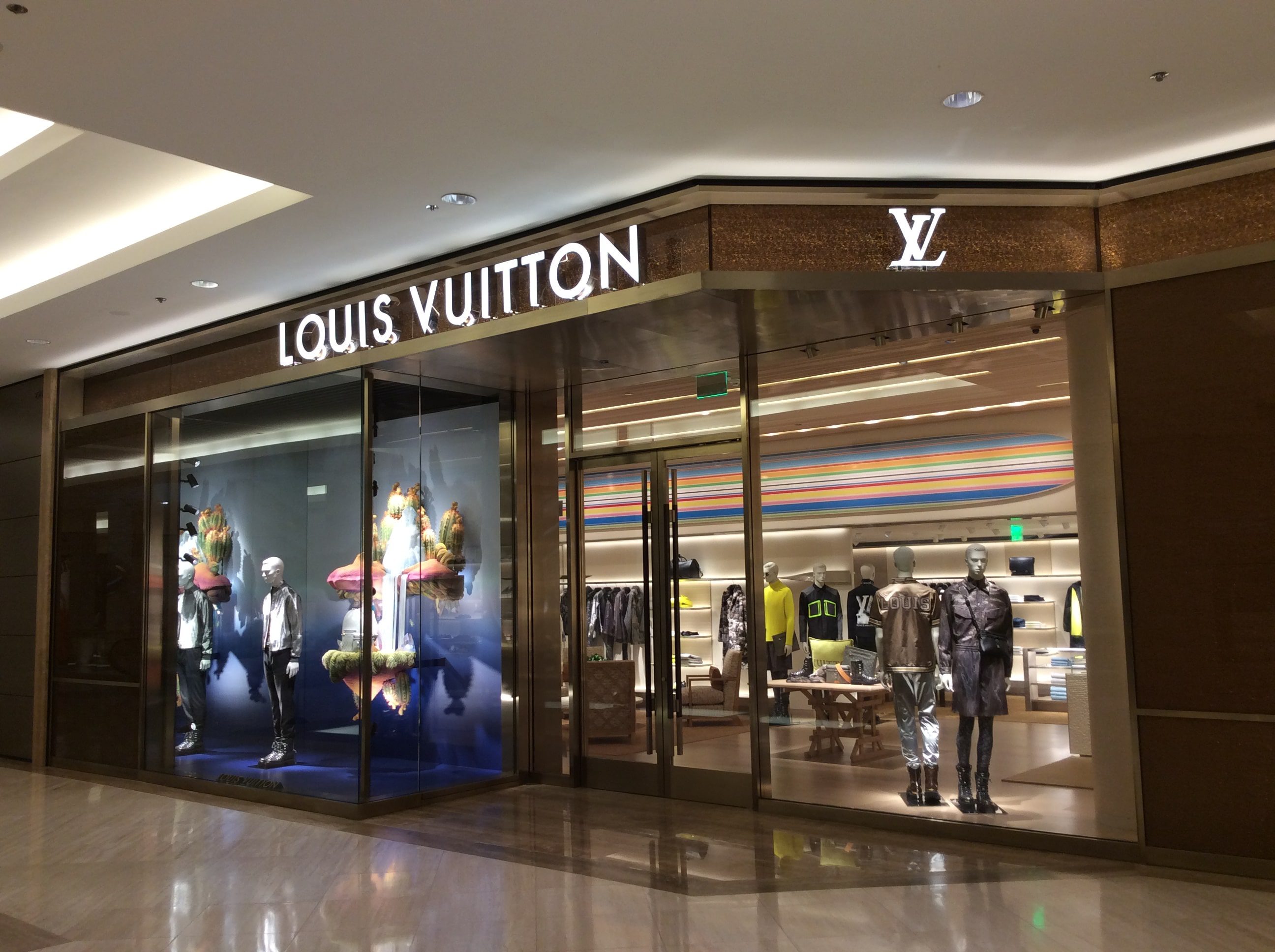 Louis Vuitton In Bloomingdale's South Coast Plaza